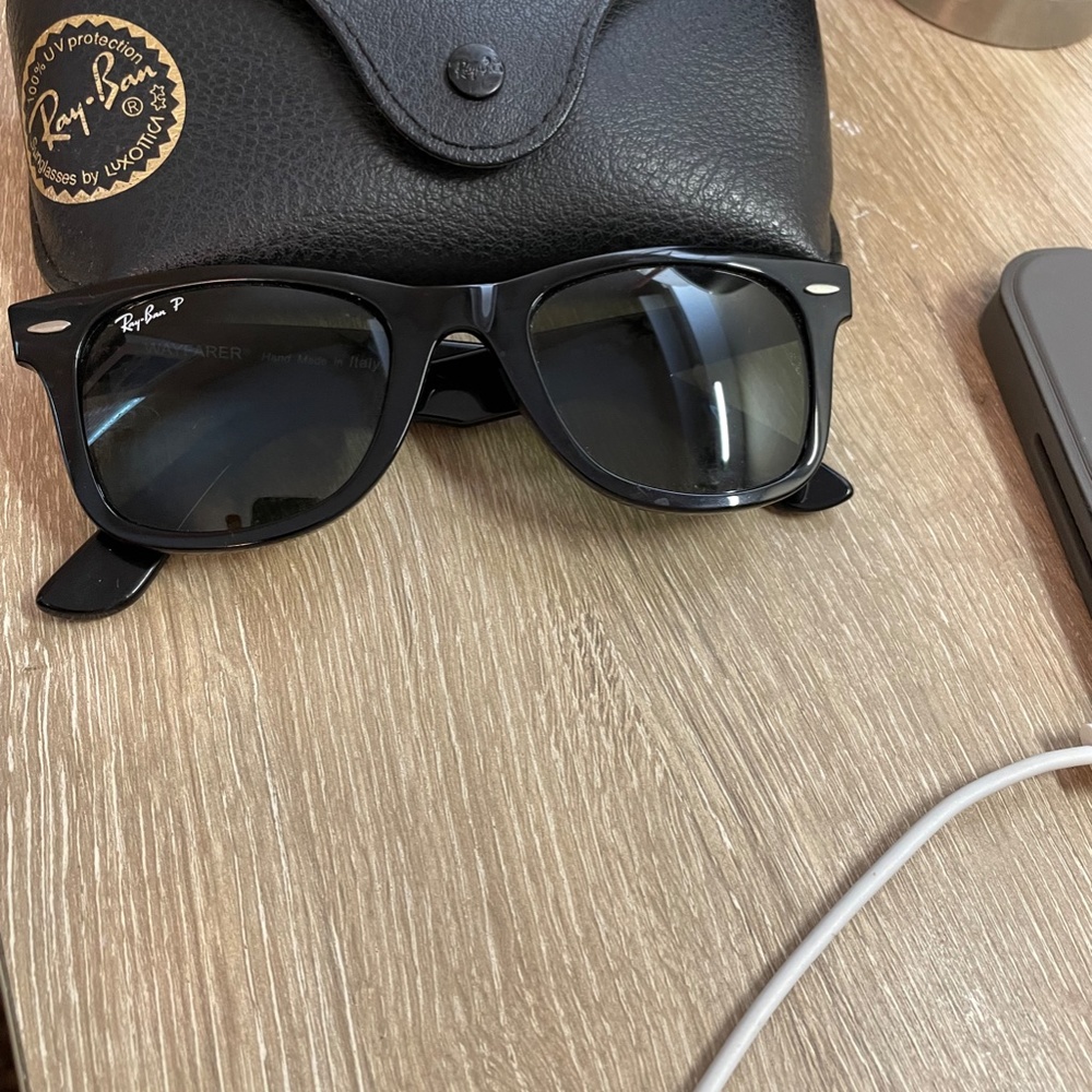 Ray-Ban Black Wayfarer Classic Polarized